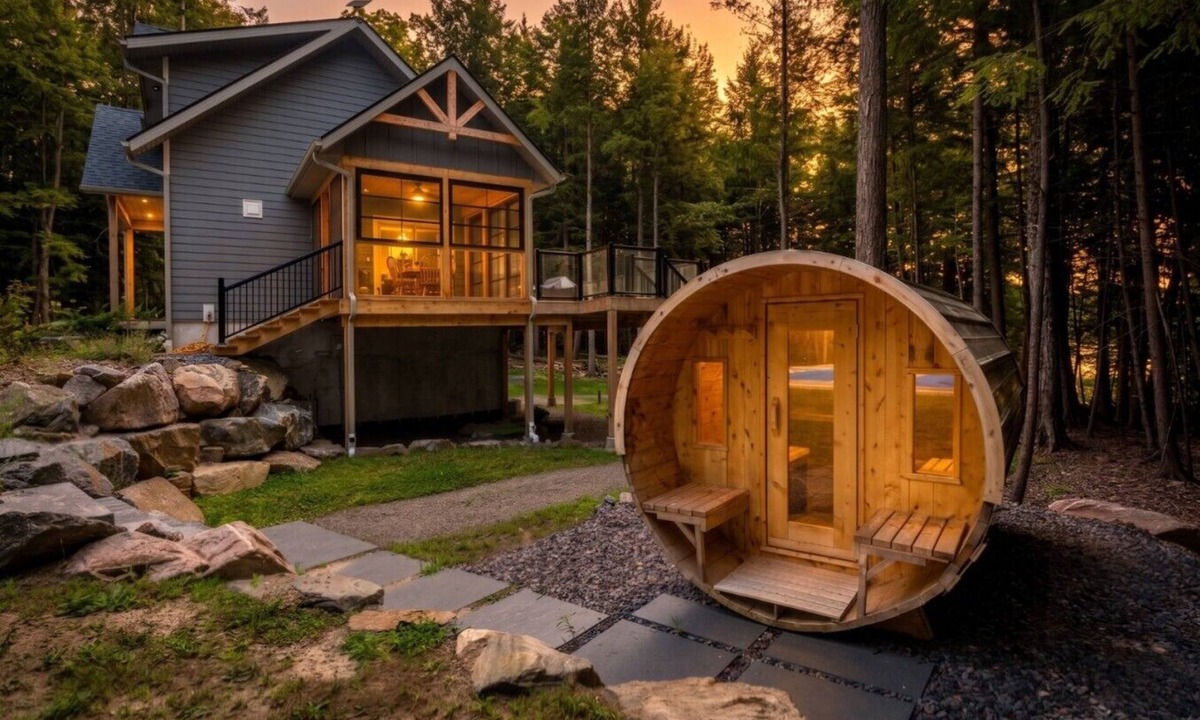 Georgian Bay Cottage | The Huron Woods Retreat with Sauna & Sports Court