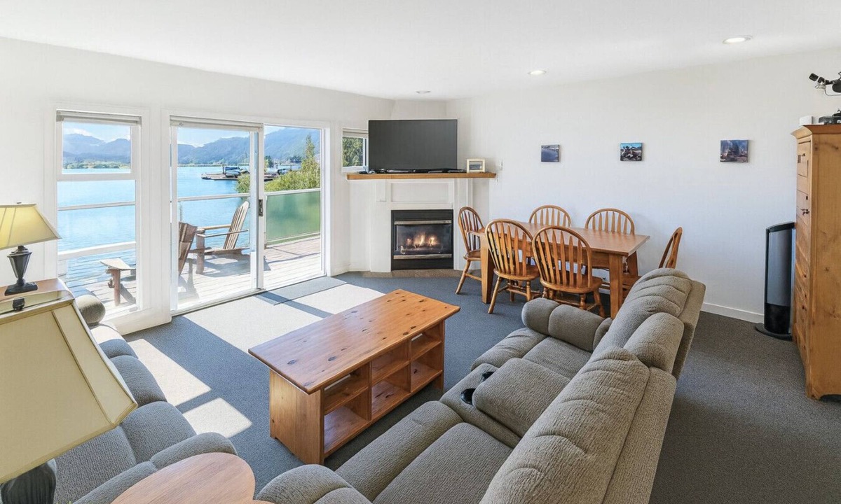 Tofino Villa | The Landing- Your Downtown Waterfront Oasis