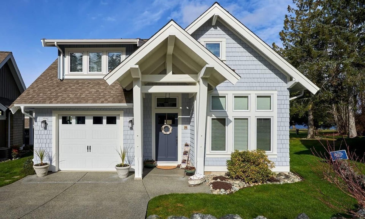 Regional District of Nanaimo House | The Little Beach House- Fully equipped 3 Bdrm Vacation Rental