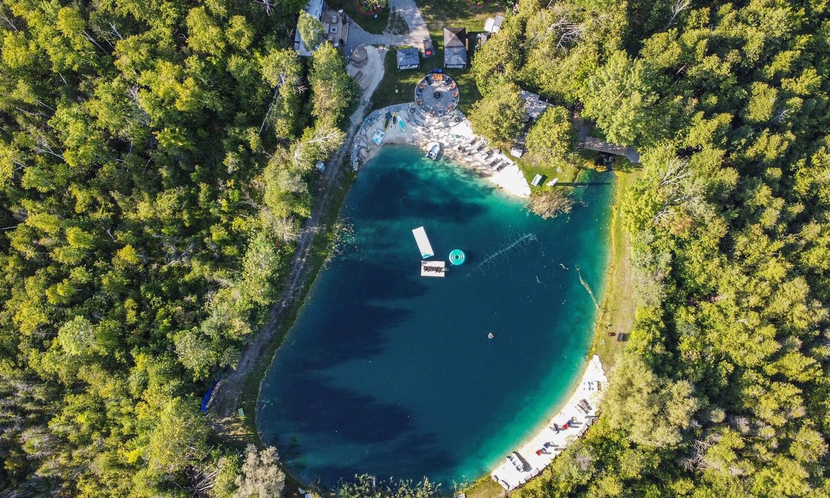 Tyrone Cottage | The Perfect Getaway from The Everyday ! Fraser Beach Resort