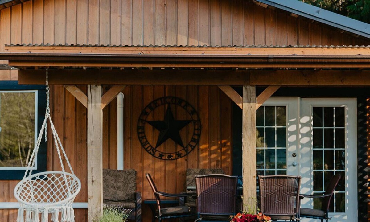 Regional District of Nanaimo House | the Rancho @ Yutori Acres - pet-friendly, family-friendly & fully fenced