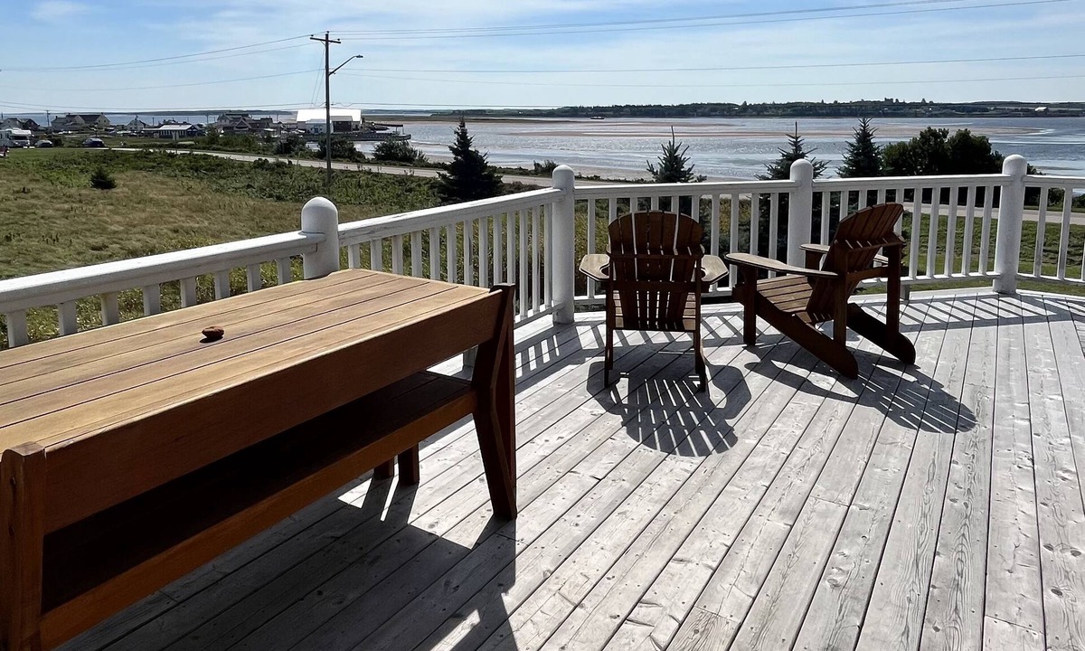 North Rustico House | The Red Rock Beach House 🌊 Relax, Unwind & Enjoy!