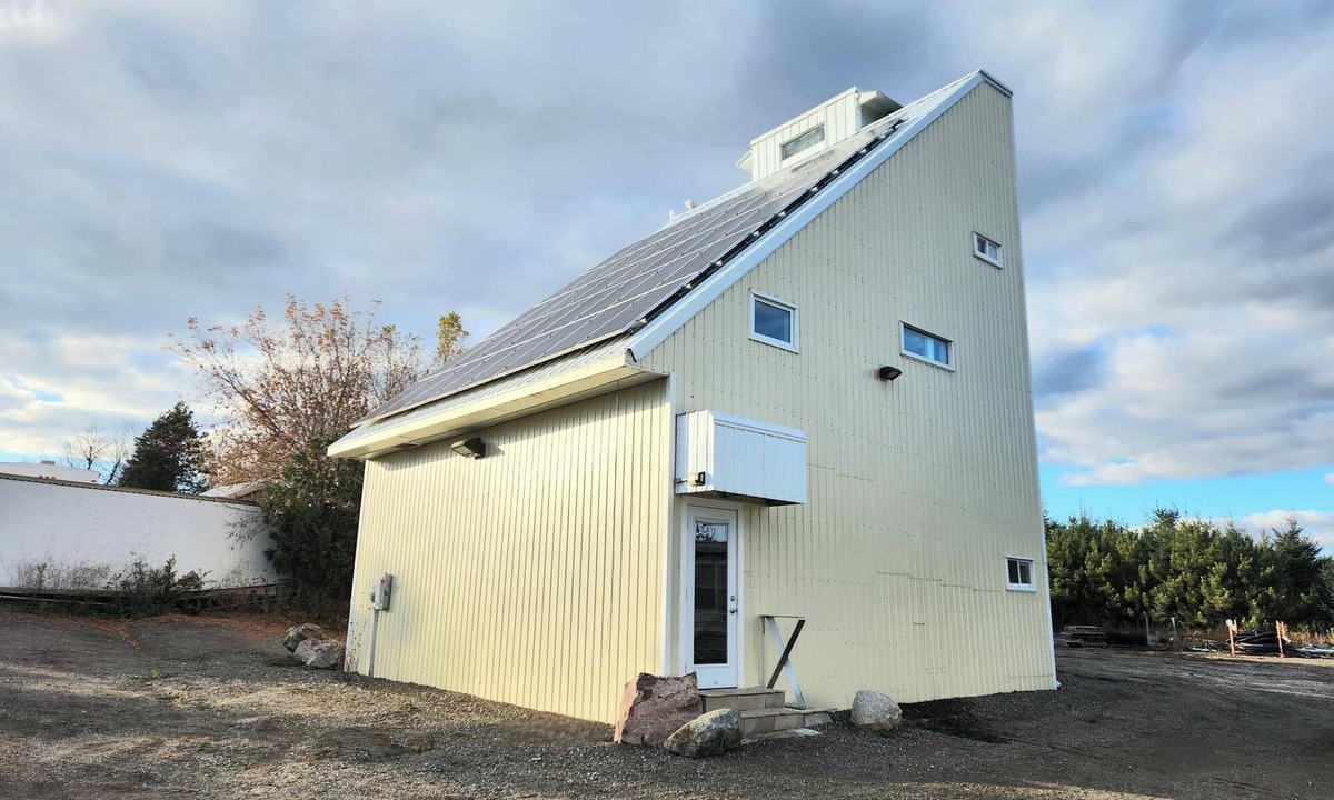 Adjala-Tosorontio House | The Solar Barn - Large 3 Bedroom House In Palgrave on big property with trails