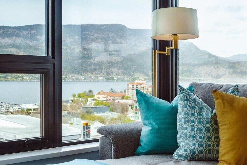 Downtown Kelowna Apartment | The Wakiki Retreat ❀ 2 Min To Beach + Amazing views