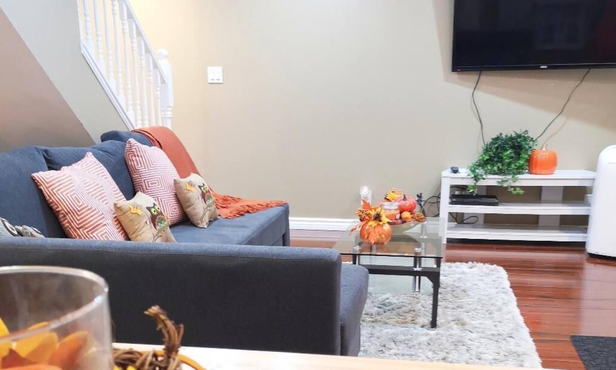 Carrying Place Apartment | THE WALK IN CLOSET -A Couples Paradise on The Bay Of Quinte