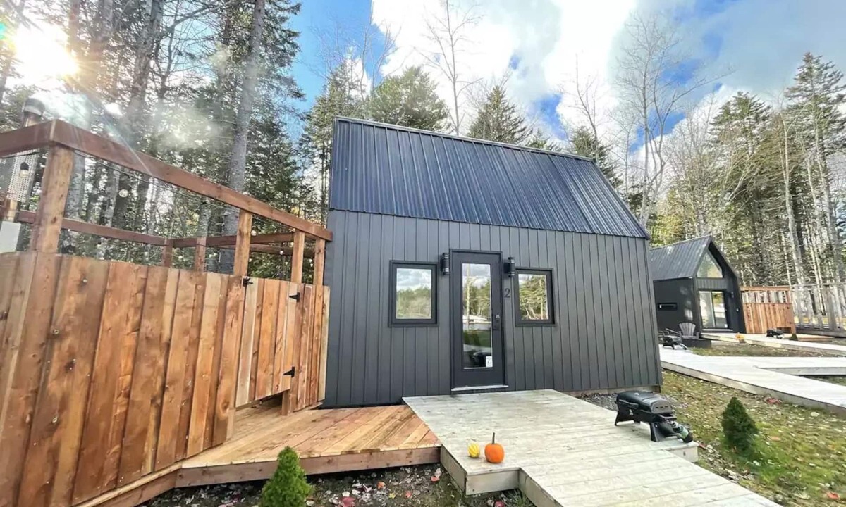 Clare House | “Tiny Two” (Private hot tub).