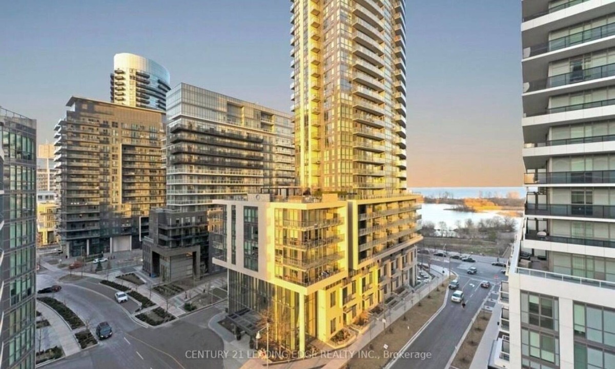 Humber Bay Condo | Toronto Lakeview 2.5 bedroom condo only 12 minutes from the airport