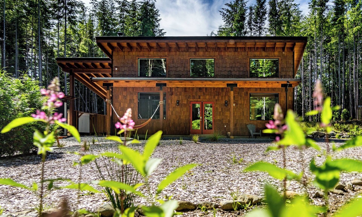 Juan de Fuca Electoral Area Cabin | Trailhead Guesthaus - Family Friendly Rainforest Cabin with Sauna on a Creek