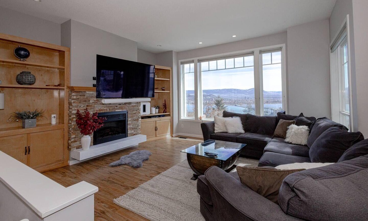 Central Okanagan House | Transcendent View Oasis - Lakeview Family Home