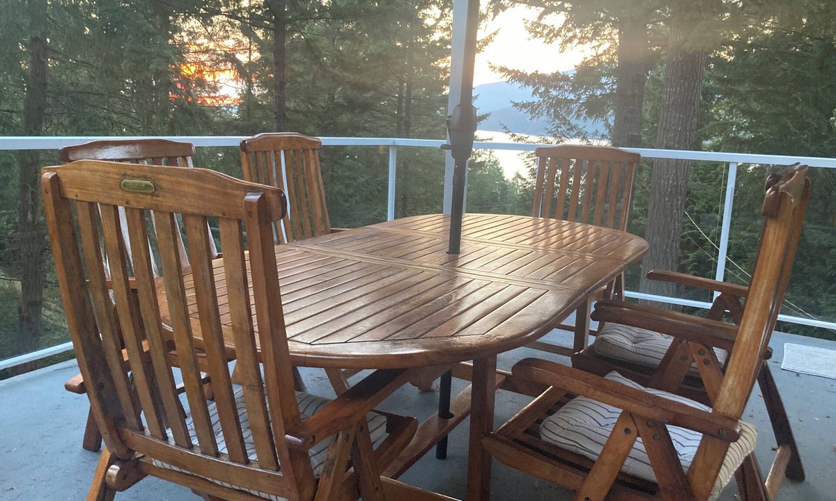 Bowen Island House | Treehouse on Bowen - Sunsets + Patios near Beaches and Trails
