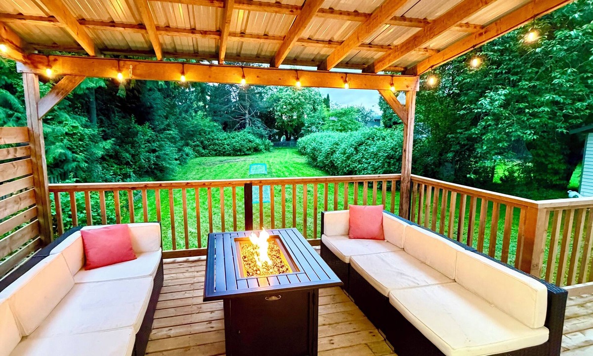 Aldergrove House | Ultimate Oasis-Waterpark, FIFA!, Games & Huge Yard