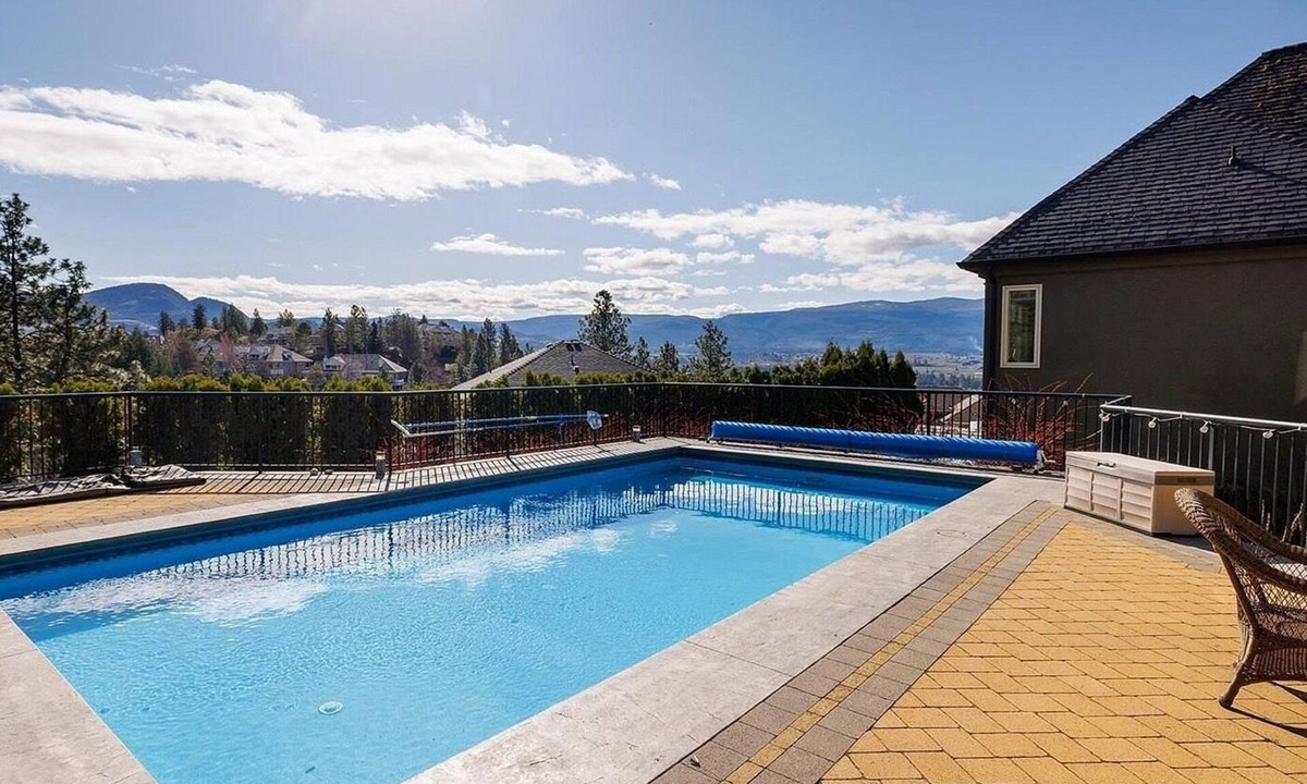 Dilworth Mountain Estates Bed & Breakfast | Under The Tree B&B