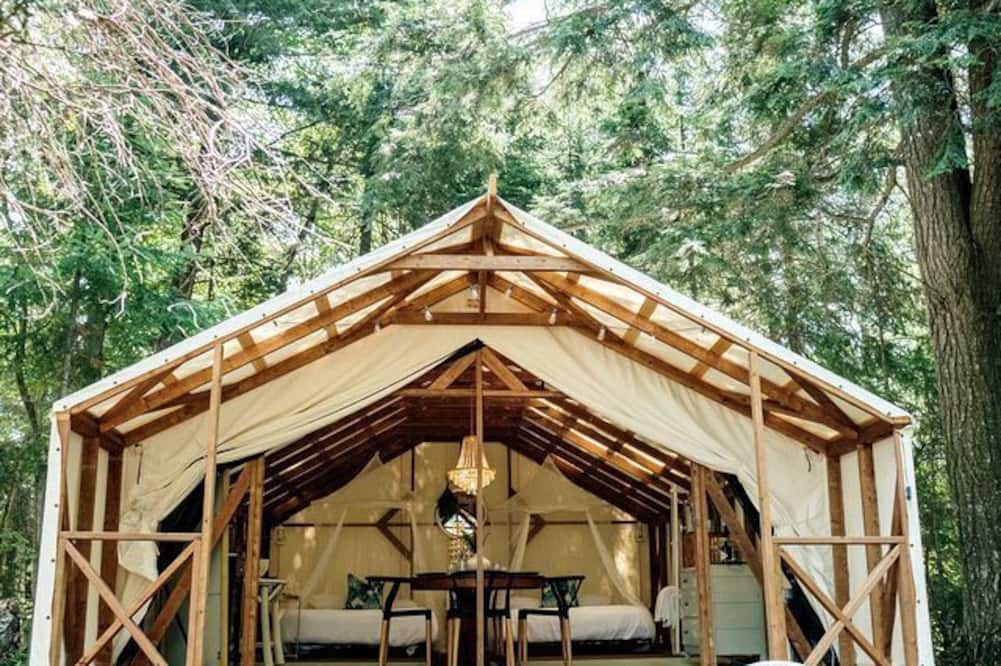 Strong RV Rental | Unique Accommodation for the Perfect Outdoor Getaway near Muskoka, Ontario
