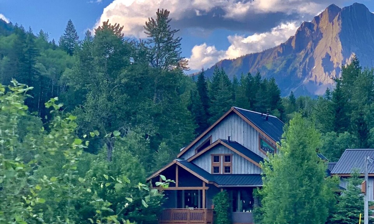 Fernie House | Unique and Cozy Eco Friendly Straw Bale Home in Mountain Town
