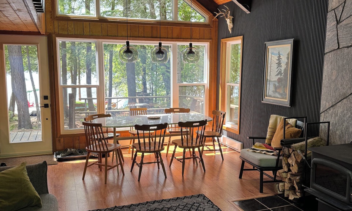 Lake of Bays Cottage | Unique cozy lodge with direct access to the lake, great for family or friends