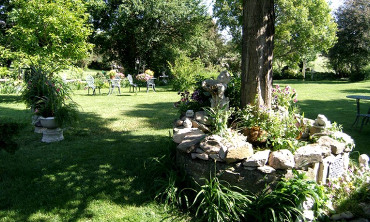 Granton Cabin | Unique Rental with Stunning Gardens near Stratford, Ontario