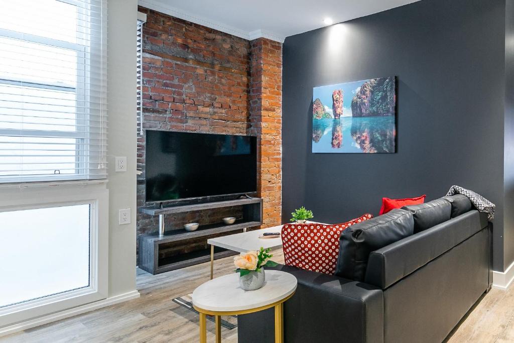 Central Hamilton Apartment | Upscale 2BR Apt - Prime Location with Netflix