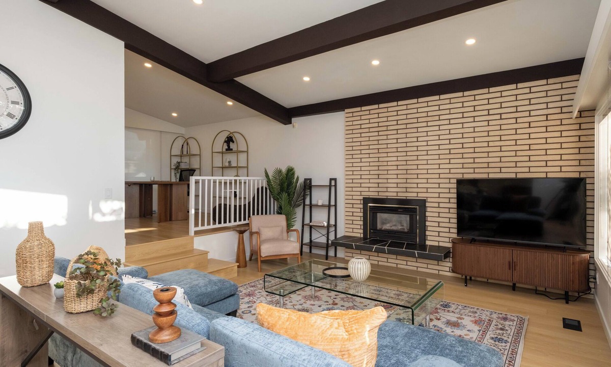 Fraserview Apartment | Urban Comfort: Newly Renovated 3BR/2BA Vancouver