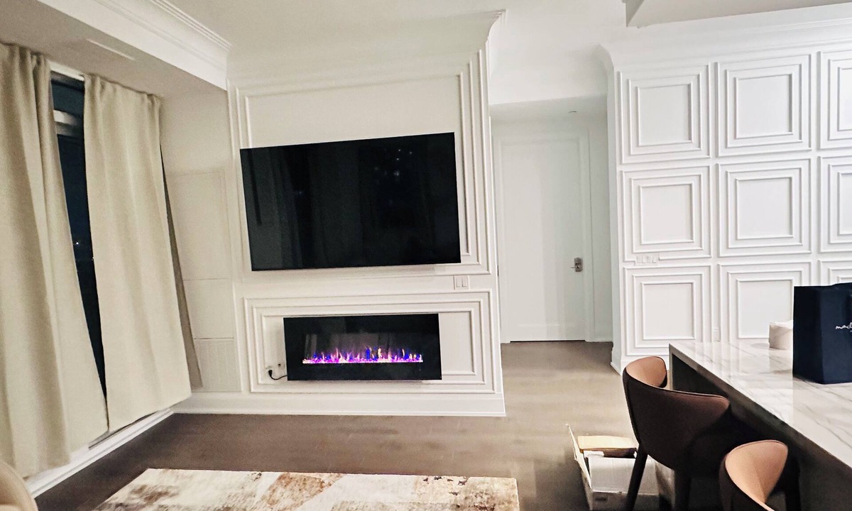 CityPlace Apartment | Urban Elegance: Luxurious 3-Bedroom Condo in the Heart of Downtown Toronto.