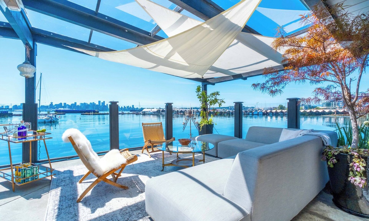 Lower Lonsdale Boat Rental | Vancouvers Largest Float Home | Ocean & City Views