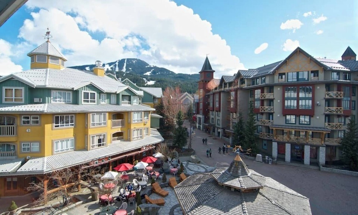 Village North Condo | Village Location -Penthouse floor - View - Hot tub - newly renovated - Eagle Lodge