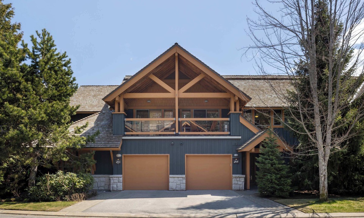 Village North Condo | Village North townhouse w/hot tub