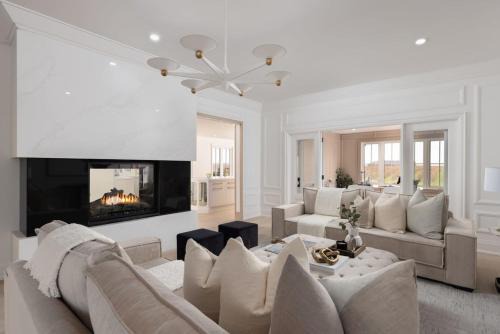 Niagara-on-the-Lake House | Vineyard Estate by the River with Pool