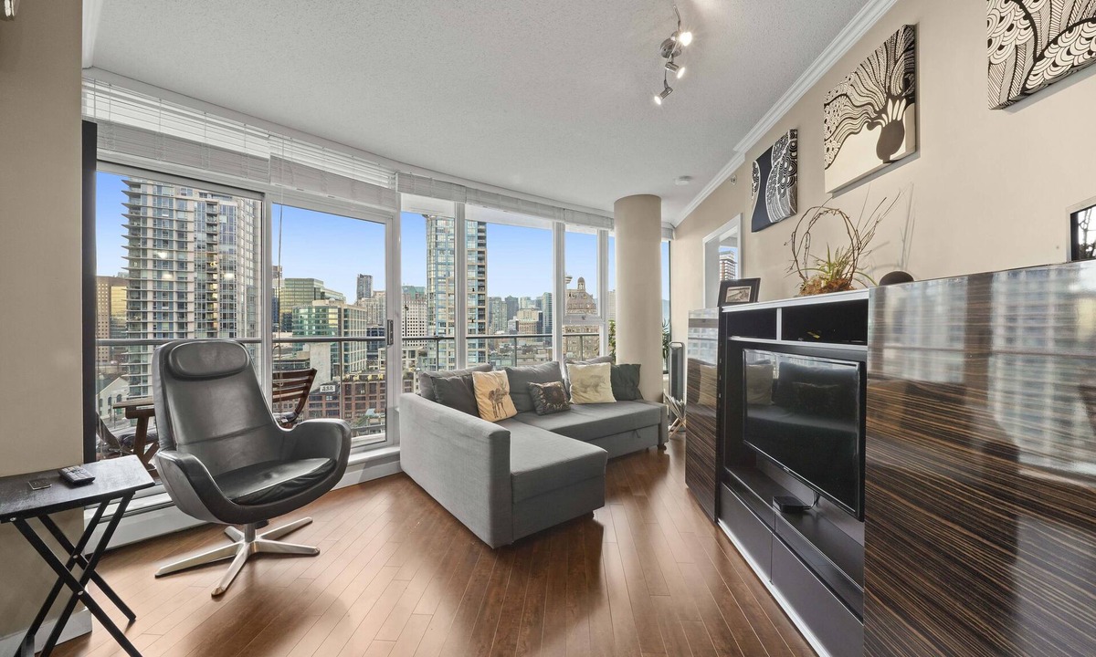 Crosstown Apartment | Vlinderhof West 2 Bedroom 2 Bathroom Family sized home with game room & balcony