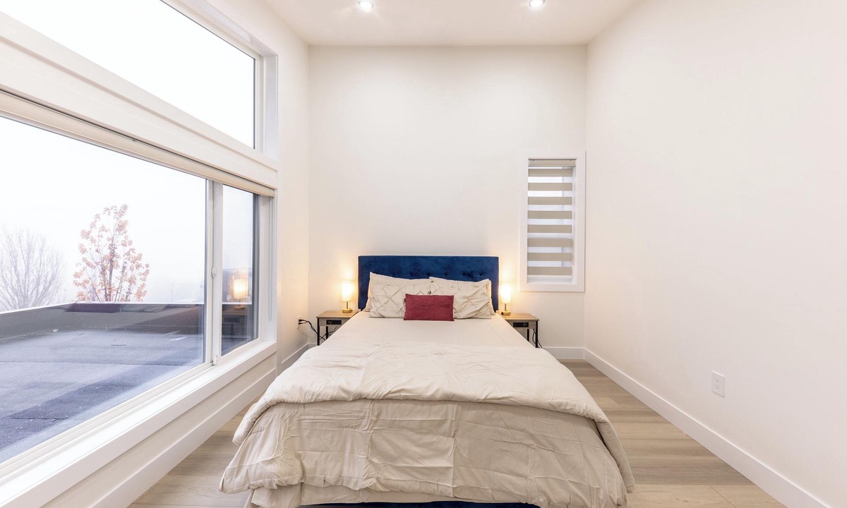 Bear Mountain Resort House | “Wake up to endless horizons—where ocean waves meet city lights.”