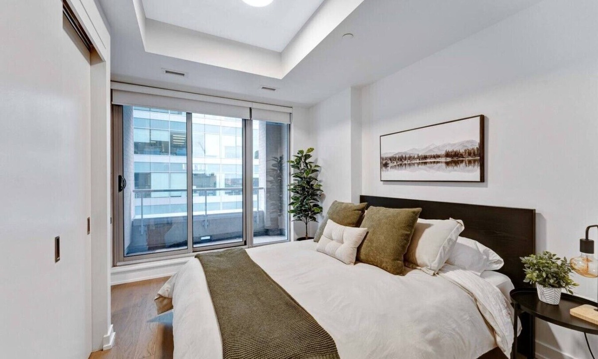 Byward Market - Parliament Hill Condo | Walk to Parliament from this high-end condo w/gym