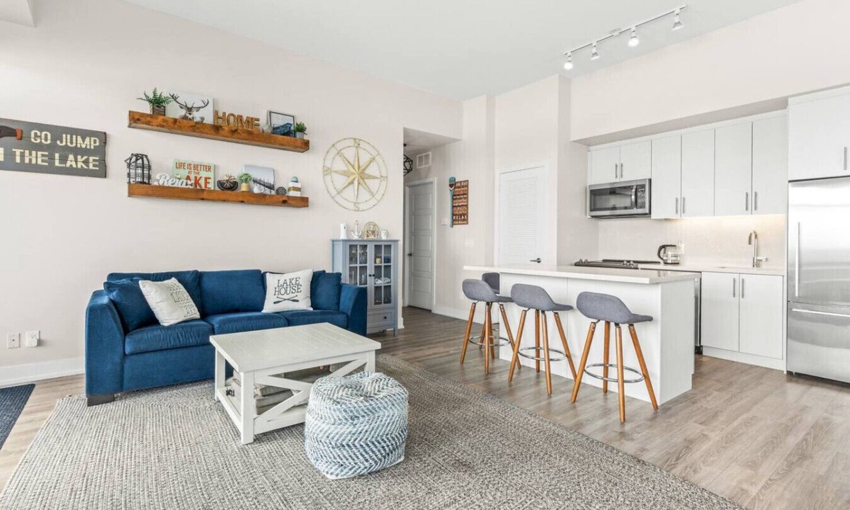 Big Bay Point Apartment | Waterfront 1BR Modern Condo | Friday Harbour