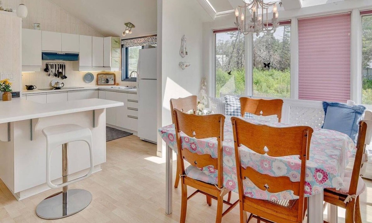 Stanhope Cottage | Waterfront 2 BR cottage on 1 acre private lot walking distance to beaches!