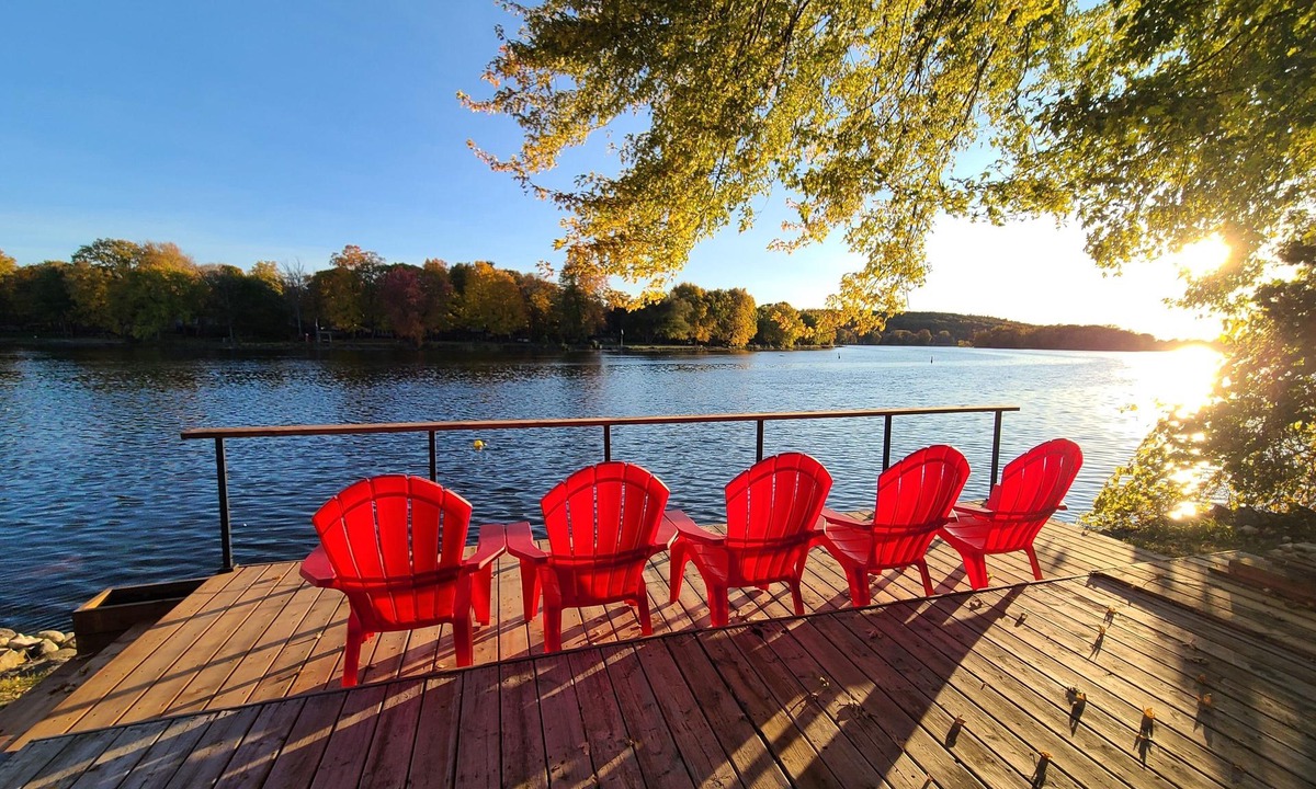Quinte West Cottage | Waterfront Cottage with Salt Water HOT TUB! Directly on the Trent-Severn.