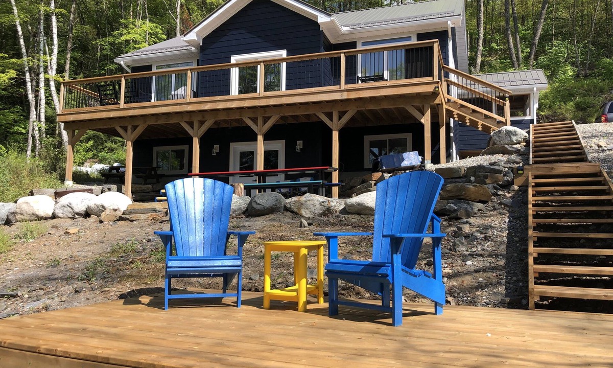 North Frontenac Cottage | Waterfront Cottage in the Woods/5bedrooms large Dock