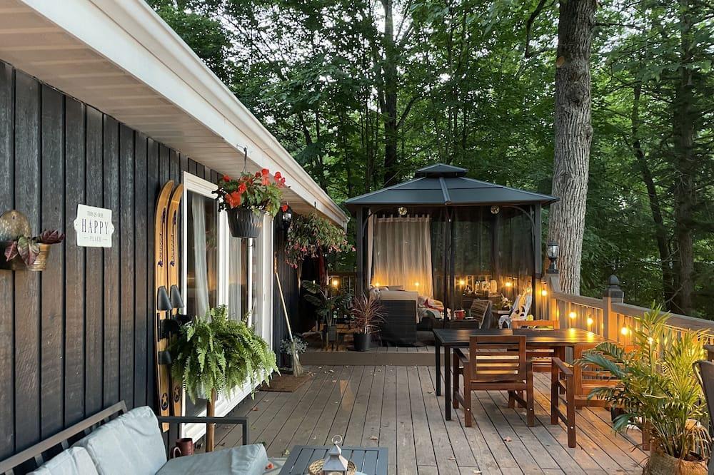 Muskoka Lakes House | Waterfront Cottage with 11/10 Views on 3 Mile Lake