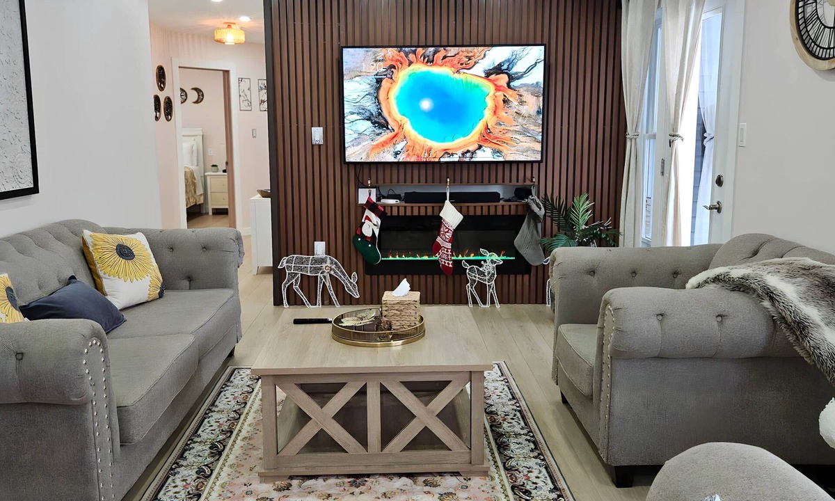 Wasaga Beach House | Waterfront Georgian Bay Villa · Sauna, King Bed, Game Room, 5BR