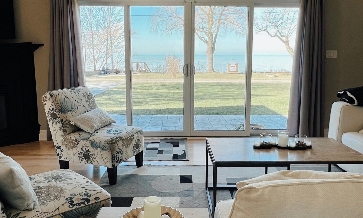 Dashwood Cottage | Waterfront, Lake Huron, Sunset, Grand Bend, Golf, Dining, Theatre,