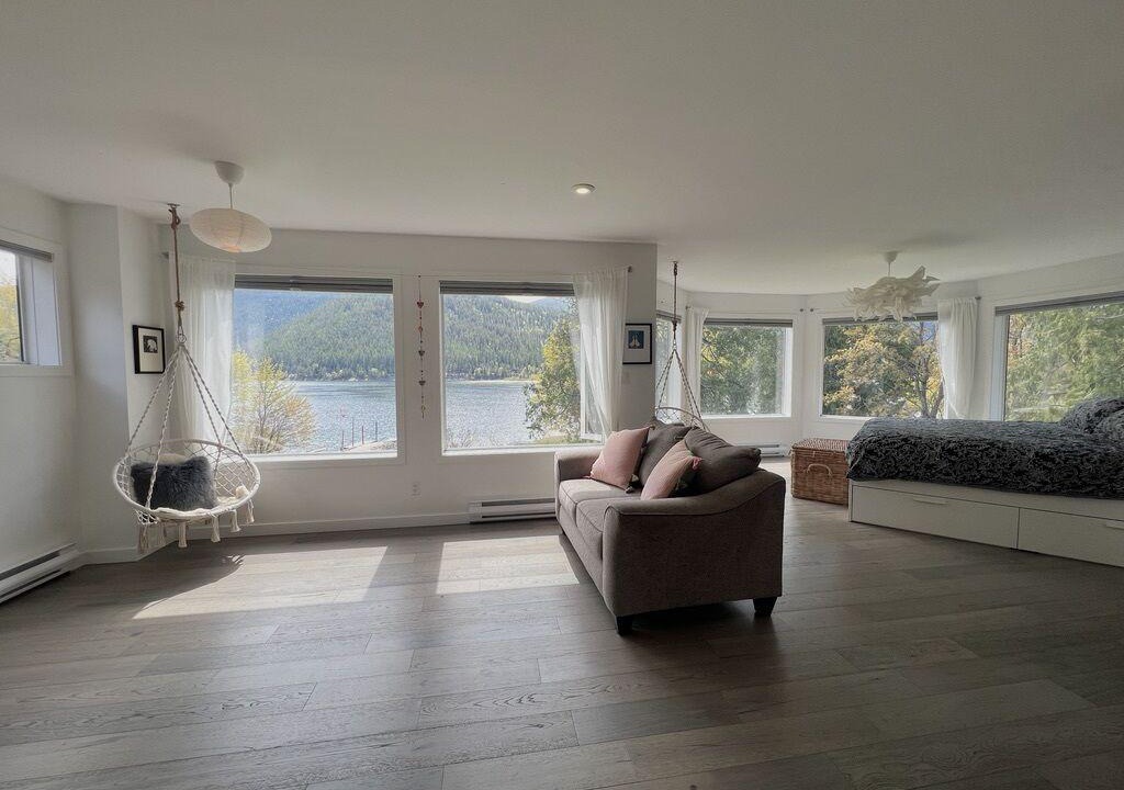 Nelson Villa | Waterfront Villa w/hot tub and private dock.