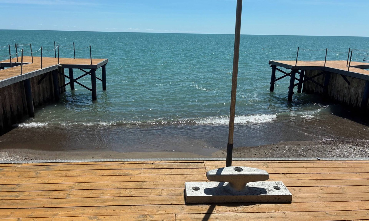 Harwich House | Water’s Edge Retreat Enjoy your own private waterfront home!