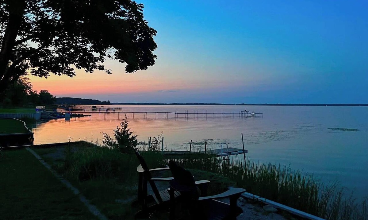 Victoria Harbour House | Waterview Trailer on Georgian Bay w/kayaks and paddleboard and sandy beach