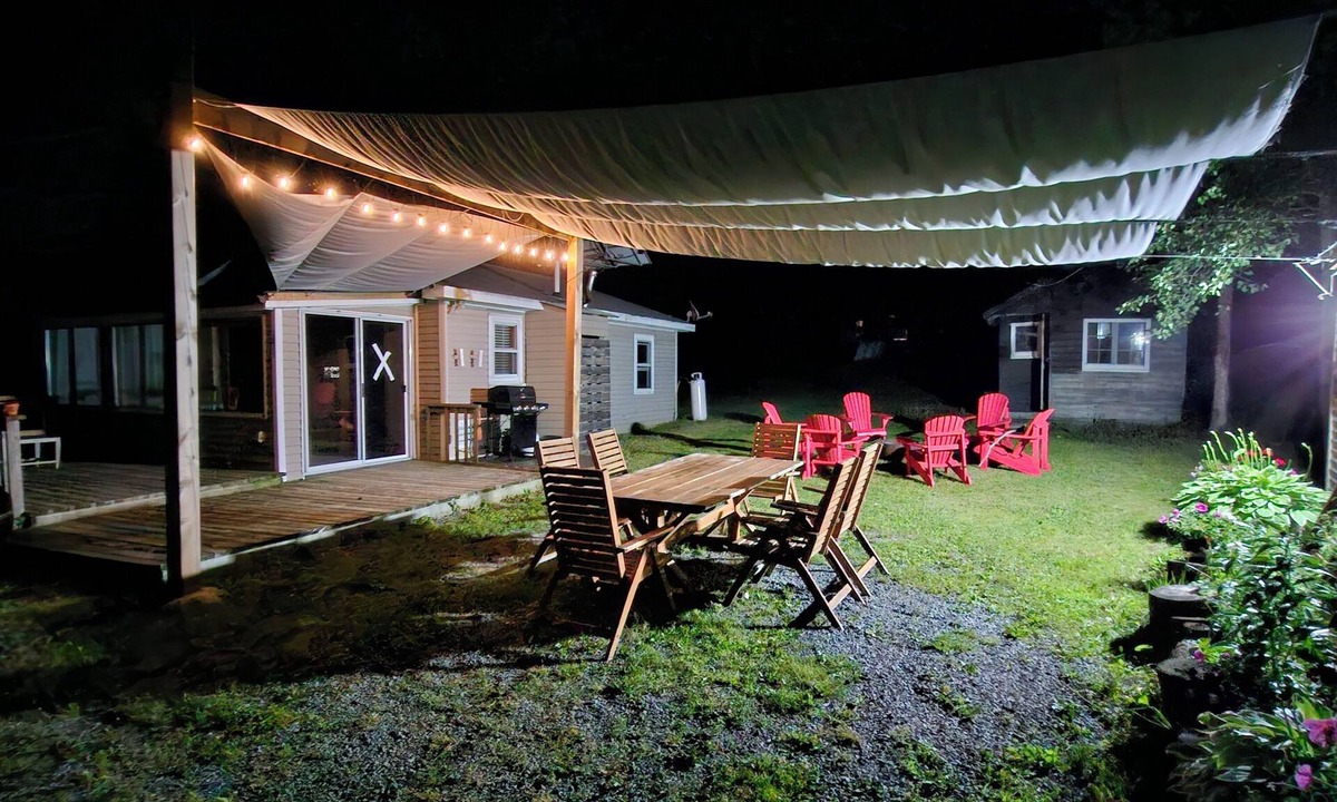 Howe Island Cottage | We invite you to enjoy cozy cottage on Howe Island.