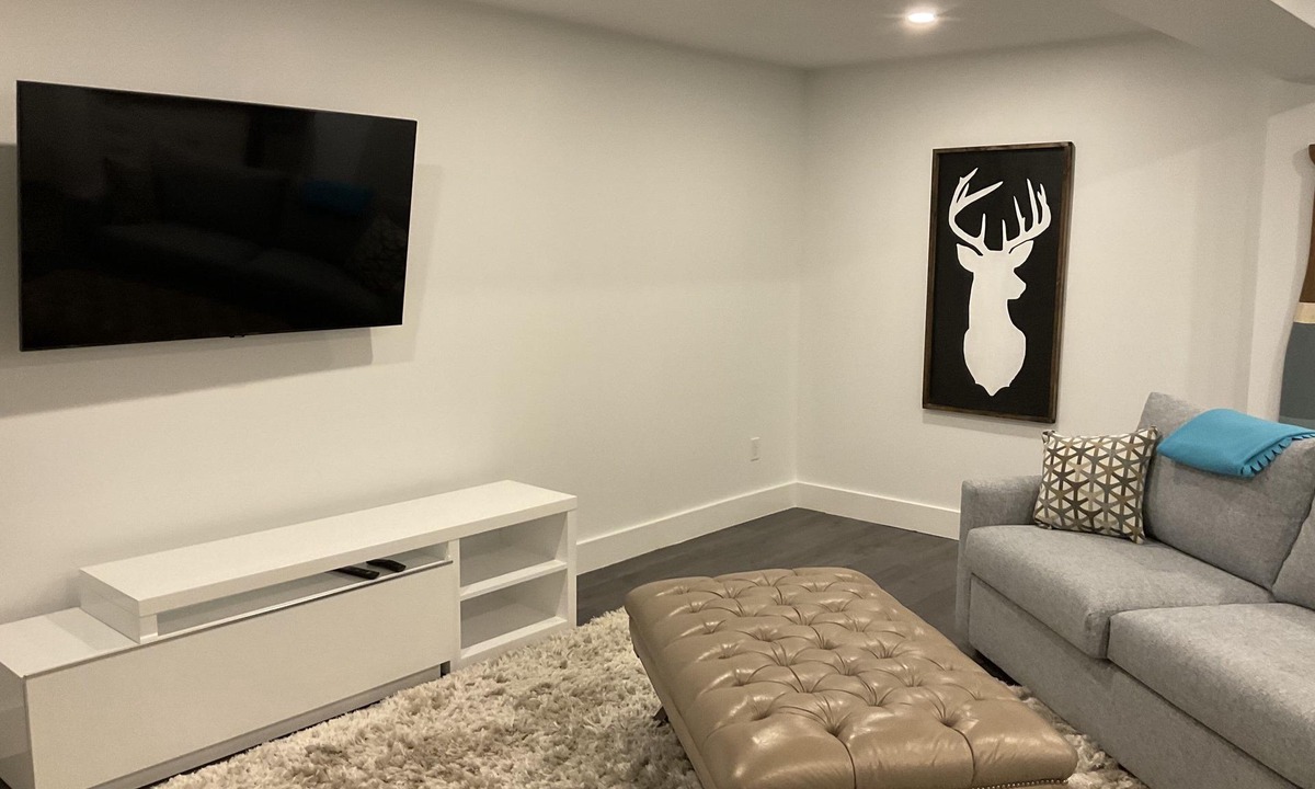 Glen Huron House | Welcome to luxury living in a perfect location in Blue Mountain