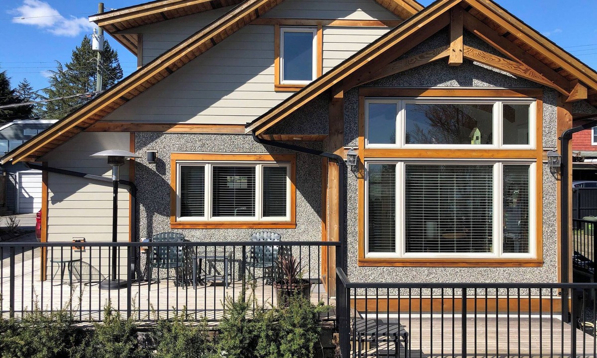 Lower Lonsdale House | Welcome to the North Vancouver Chalet - The Whole House - Just for You!