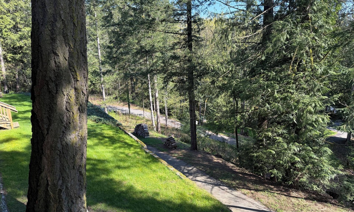 Cultus Lake Cottage | Welcome to “The Pines” at The Cedars