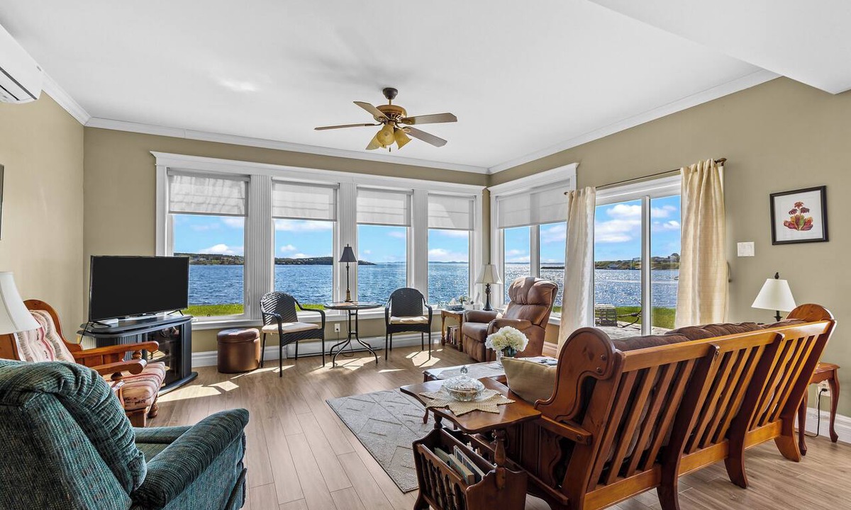 Cavendish House | Welcome to Westward – Sunsets over Trinity, a premium oceanfront retreat overlooking beautiful Trinity Bay. Sleeps 4 with 1 King and 1 Queen bed, breathtaking sunsets, a fully equipped kitchen, Wi-Fi, laundry, self check-in, and free parking.
