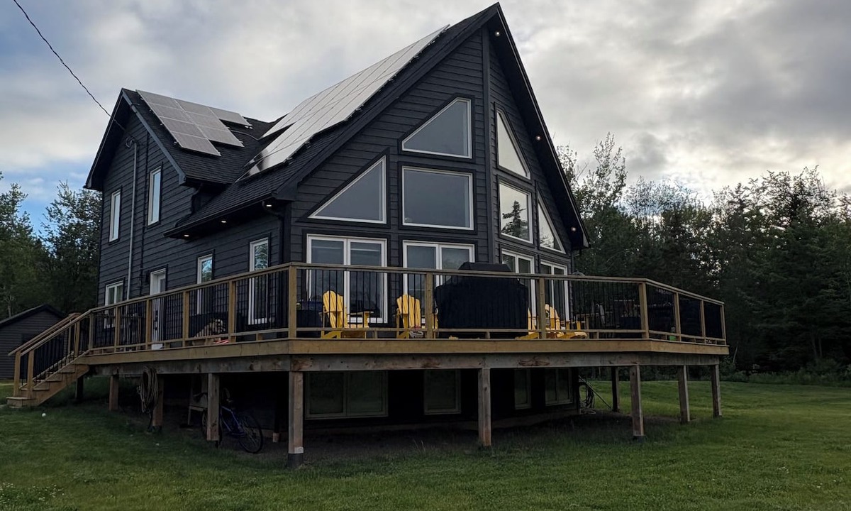 North Shore House | Welcome to your perfect coastal escape. Across the road from a private beach!