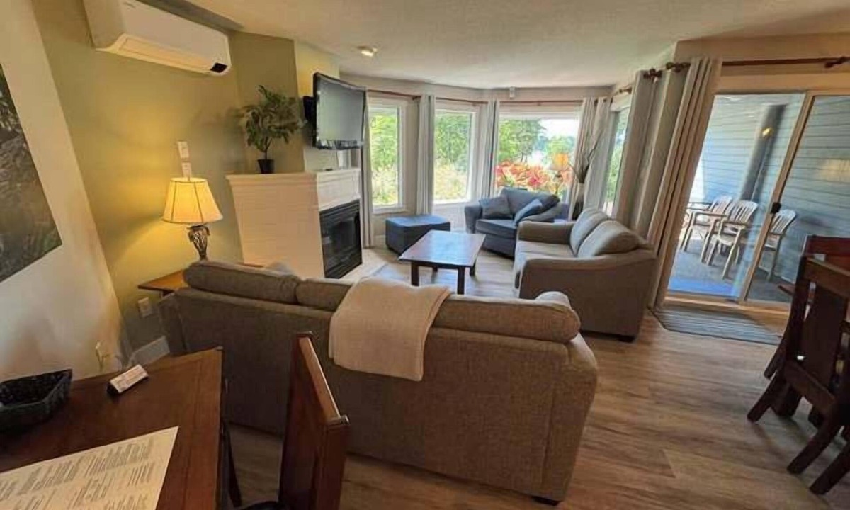 Regional District of Nanaimo Condo | West Coast Oasis ★ Oceanside ★ Full Kitchen ★ 2BD
