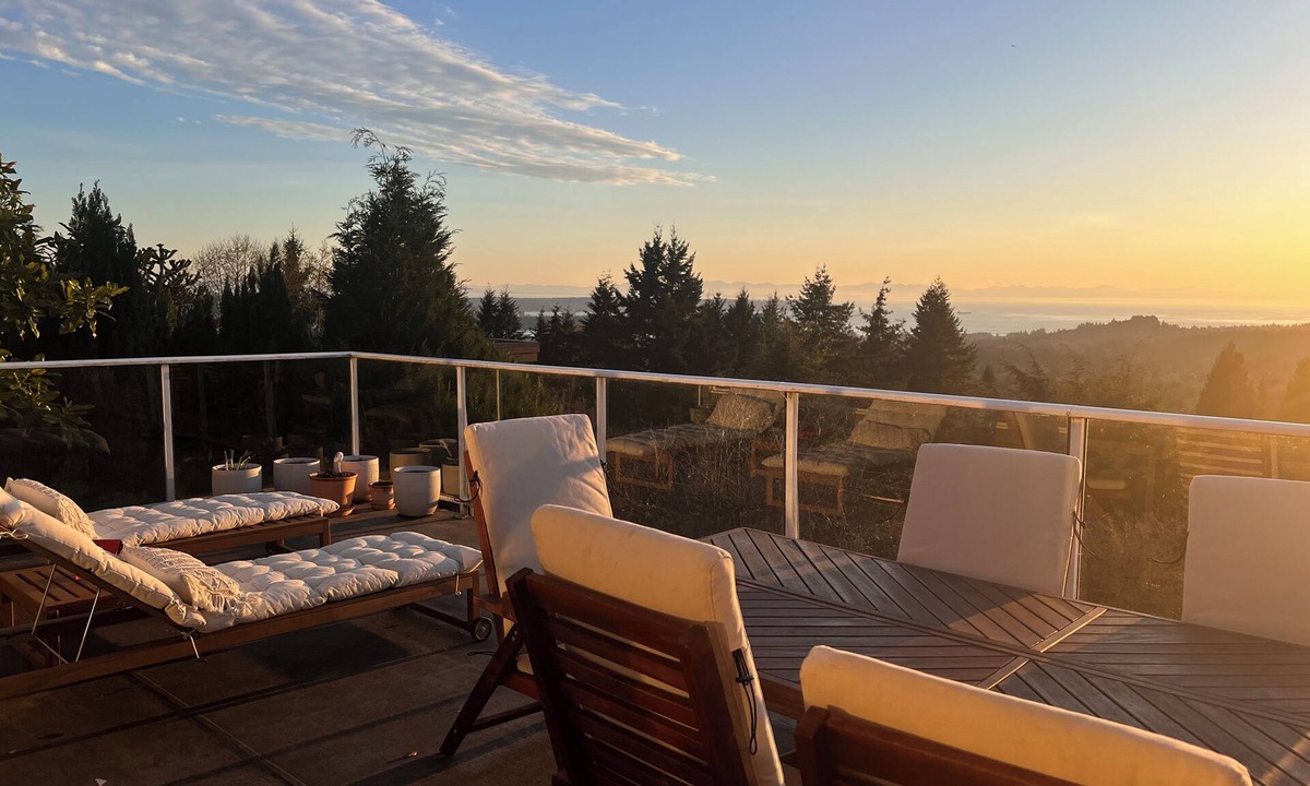 Upper Lonsdale House | West Coast Retreat near the action