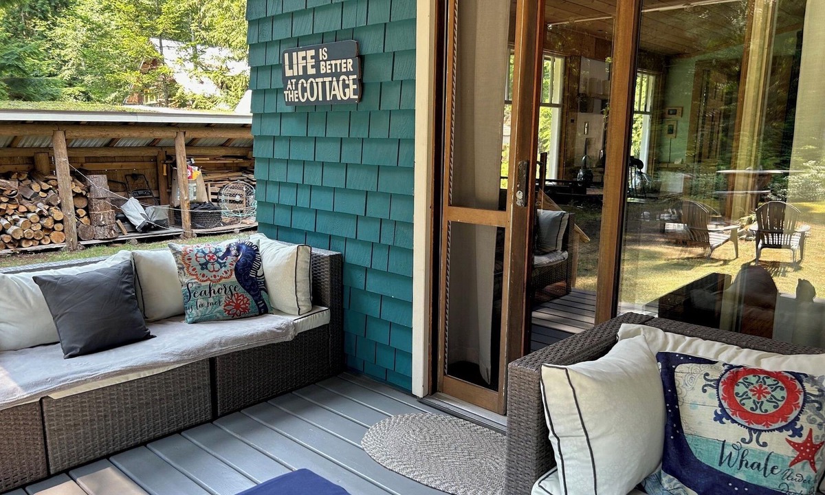 Savary Island Cottage | Whimsical 4 bedrooms + one loft cottage on Savary Island
