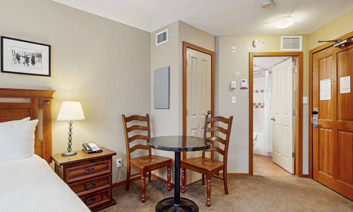 Village North Hotel | Whistler - Cascade Lodge 201